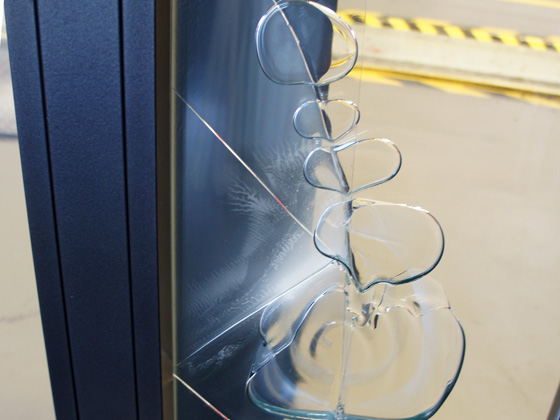 Metallbau Experte Kurt-Speiser Glas defekt