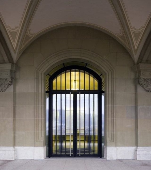 Tueren Besuchereingänge Bundeshaus Bern